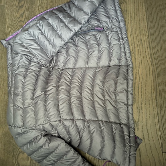Purple Patagonia down jacket girls large or womens XS - Picture 5 of 9